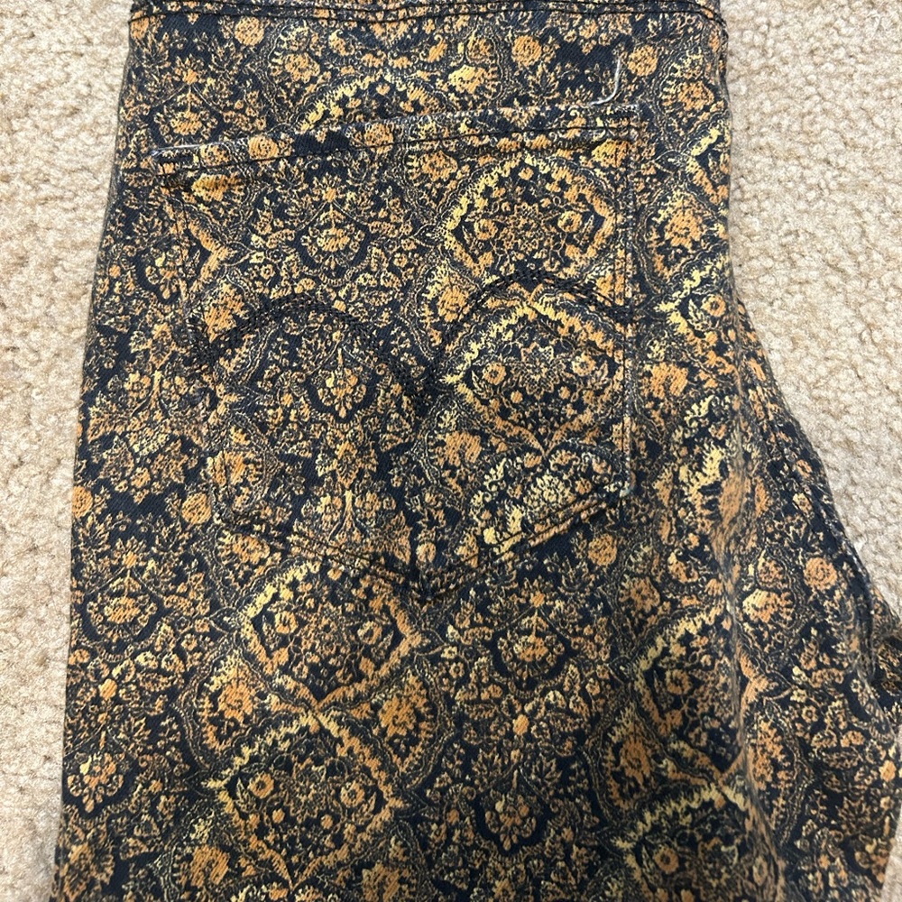 Patterned Levi’s - Picture 2 of 7